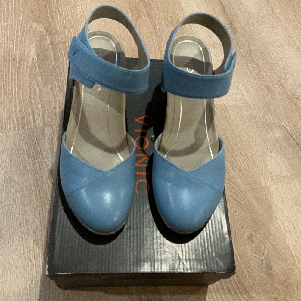 NIB Vionic Light Blue Loika Leather Espadrille Sandal